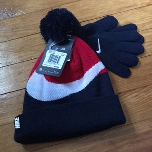 New with tags Nike Hat and glove Set